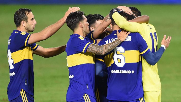 Jugadores de Boca Juniors festejando un gol